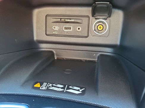 Used 2024 Chevrolet Equinox Premier FWD image 24