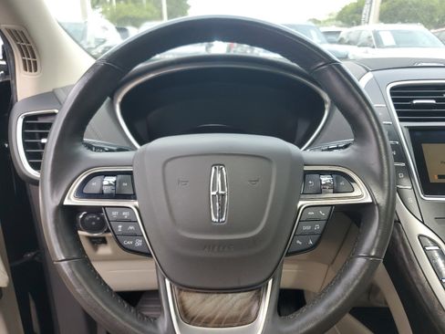 Used 2021 Lincoln Nautilus FWD image 10