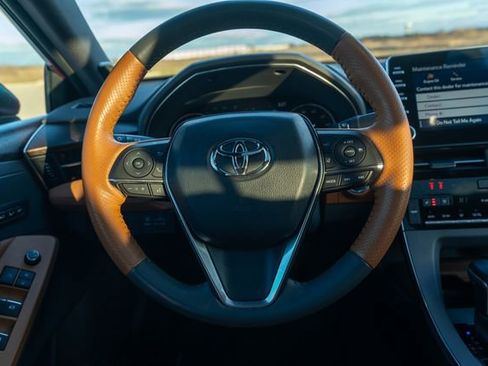 Used 2020 Toyota Avalon Limited image 13