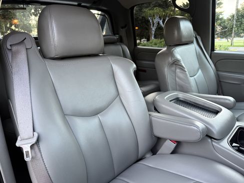 Used 2005 Chevrolet Avalanche LT w/ Preferred Equipment Group image 14