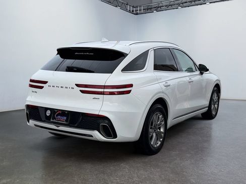Used 2022 Genesis GV70 2.5T AWD/4WD image 5