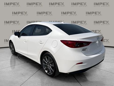 Used 2018 MAZDA MAZDA3 Touring image 3