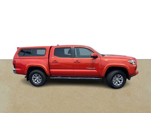 Used 2018 Toyota Tacoma SR5 AWD/4WD image 2