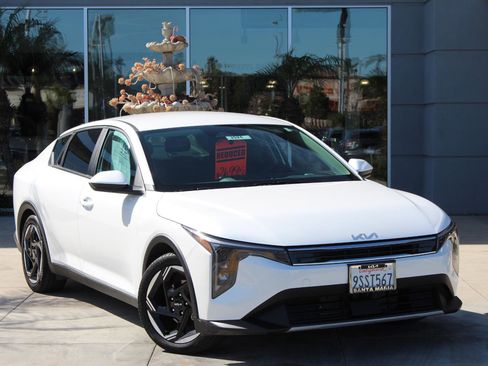 Used 2025 Kia K4 EX image 1
