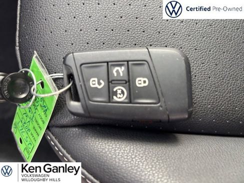 Used 2023 Volkswagen Tiguan SE w/ Panoramic Sunroof Package image 30