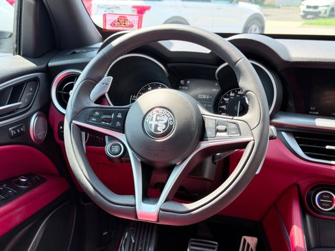 Used 2019 Alfa Romeo Stelvio Ti Sport w/ Quick Order Package 22S Sport AWD/4WD image 28