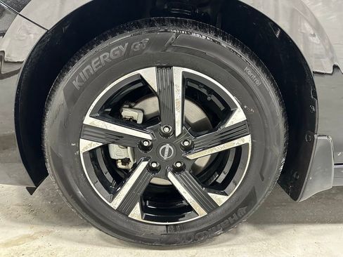 Used 2025 Nissan Sentra SV image 60