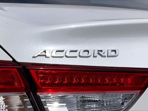 Used 2018 Honda Accord Touring image 31