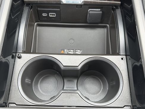 Used 2023 GMC Yukon Denali RWD image 82