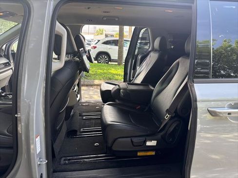 Used 2022 Kia Carnival SX FWD image 21