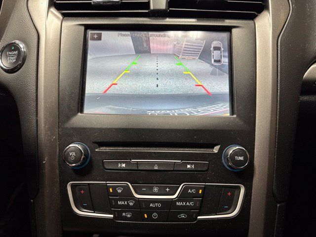 Used 2017 Ford Fusion SE w/ Fusion SE Technology Package FWD image 9