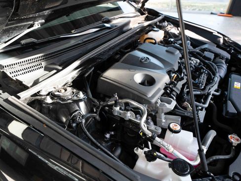 Used 2025 Toyota Camry LE image 31