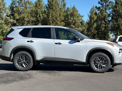 Used 2024 Nissan Rogue S AWD/4WD image 3