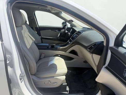 Used 2017 Lincoln MKX Select w/ Lincoln MKX Climate Package AWD/4WD image 12