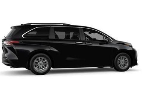 New 2026 Toyota Sienna XLE image 11