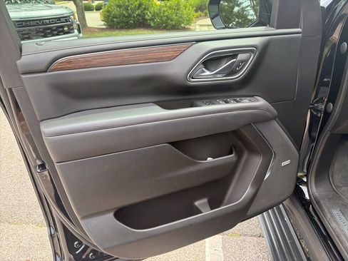 Used 2023 Chevrolet Suburban High Country AWD/4WD image 40