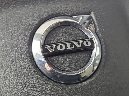 Certified 2024 Volvo XC40 B5 Plus w/ Climate Package image 28