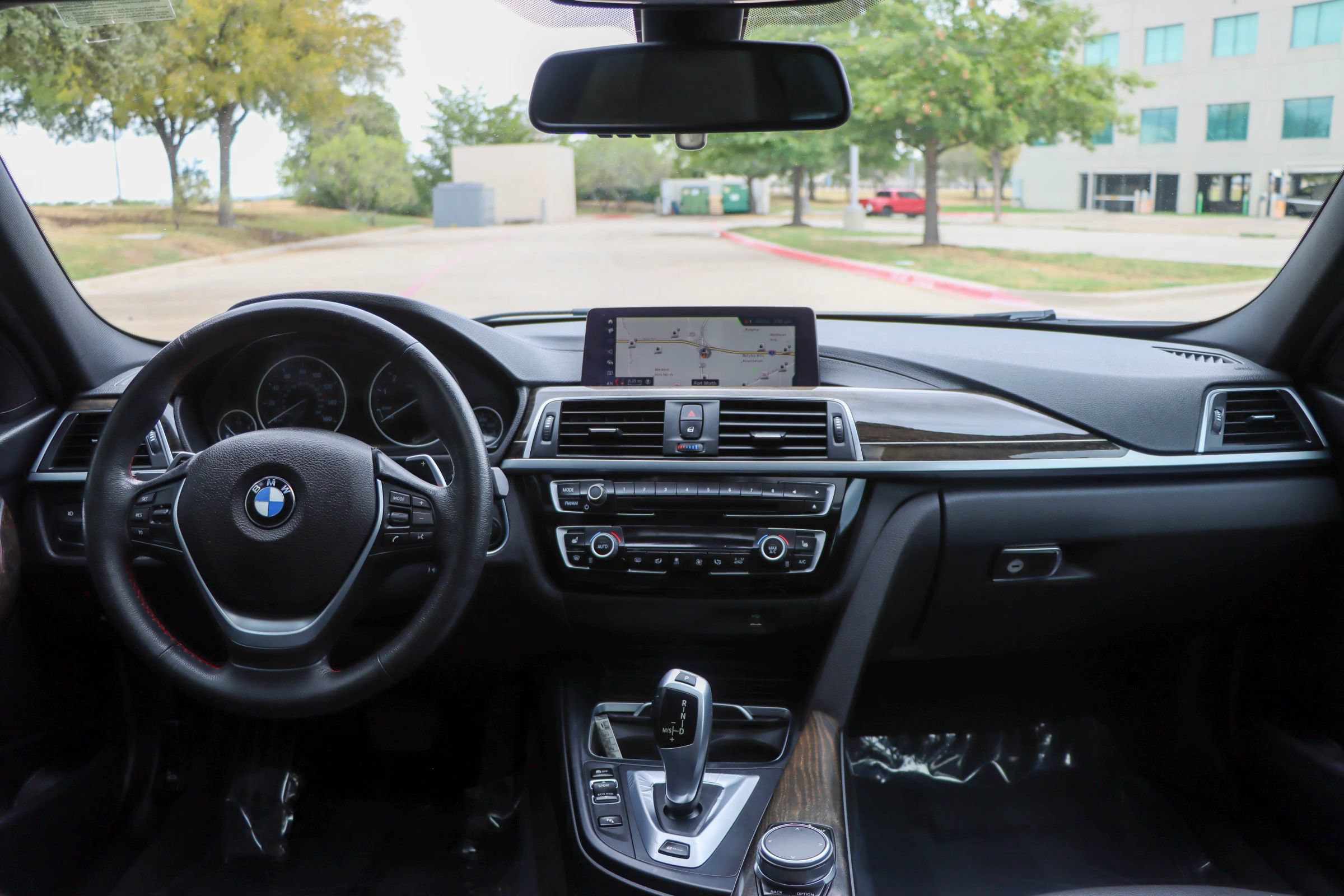 Used 2018 BMW 330e w/ Premium Package RWD image 25