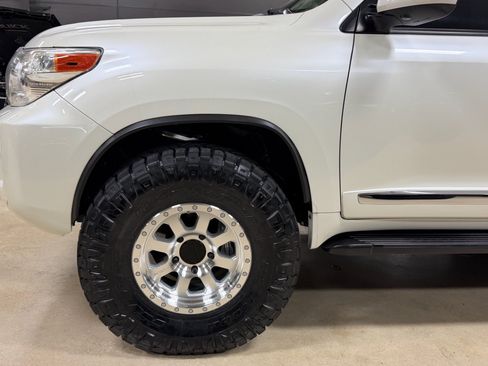 Used 2014 Toyota Land Cruiser AWD/4WD image 18