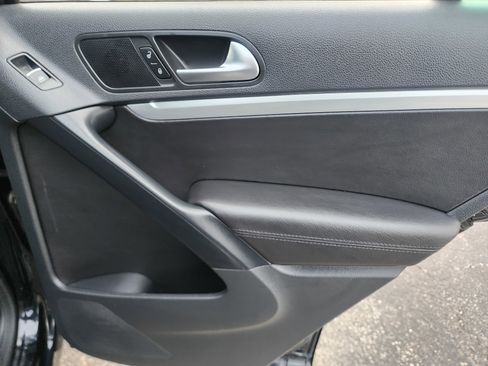 Used 2016 Volkswagen Tiguan R-Line FWD image 17