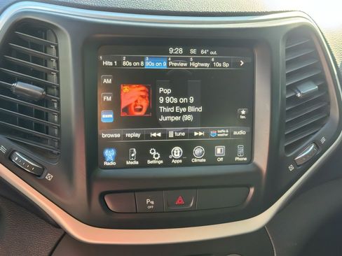 Used 2018 Jeep Cherokee Latitude Plus w/ Trailer Tow Group image 24