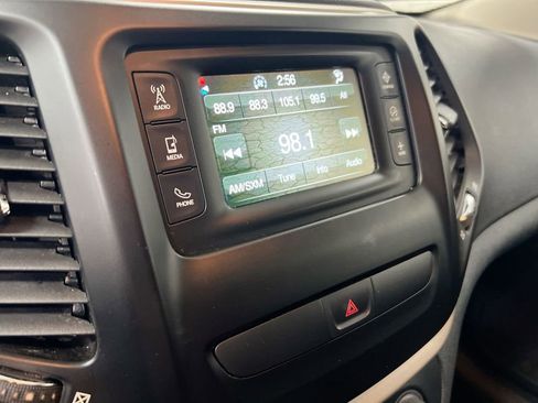 Used 2018 Jeep Cherokee Latitude w/ Altitude Package AWD/4WD image 14