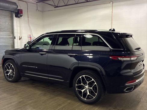 Used 2022 Jeep Grand Cherokee Summit AWD/4WD image 4