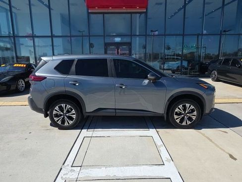 Used 2023 Nissan Rogue SV image 4