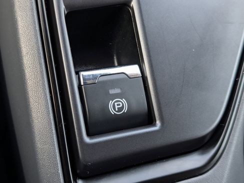 Certified 2025 Subaru Crosstrek 2.0i image 33