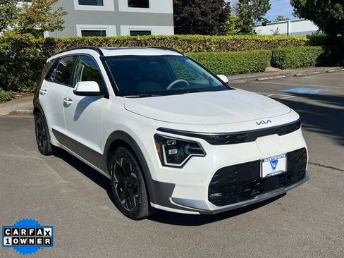 Used 2024 Kia Niro Wave w/ Wave Preserve Package FWD image 1