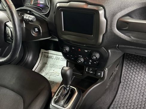 Used 2020 Jeep Renegade Altitude FWD image 24
