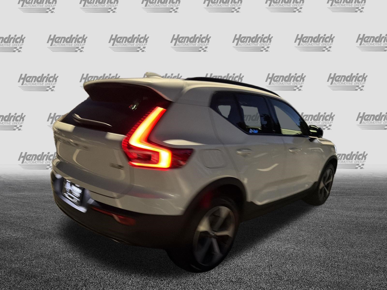 Certified 2025 Volvo XC40 B5 Plus AWD/4WD image 9