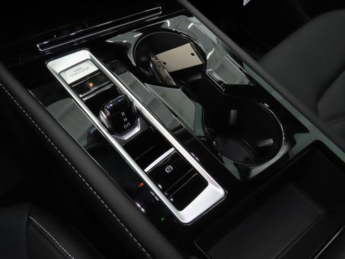 New 2025 Volkswagen Atlas SE image 16