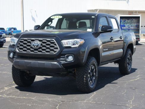 Used 2020 Toyota Tacoma TRD Off-Road w/ Technology Package AWD/4WD image 2