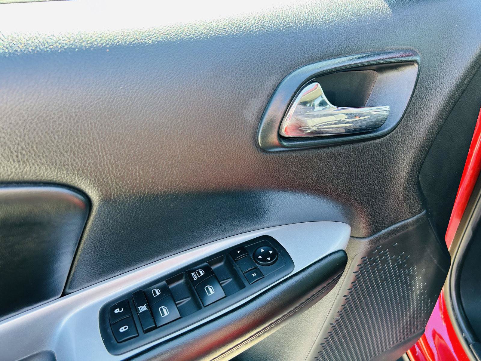 Used 2018 Dodge Journey SE w/ Connectivity Group FWD image 6