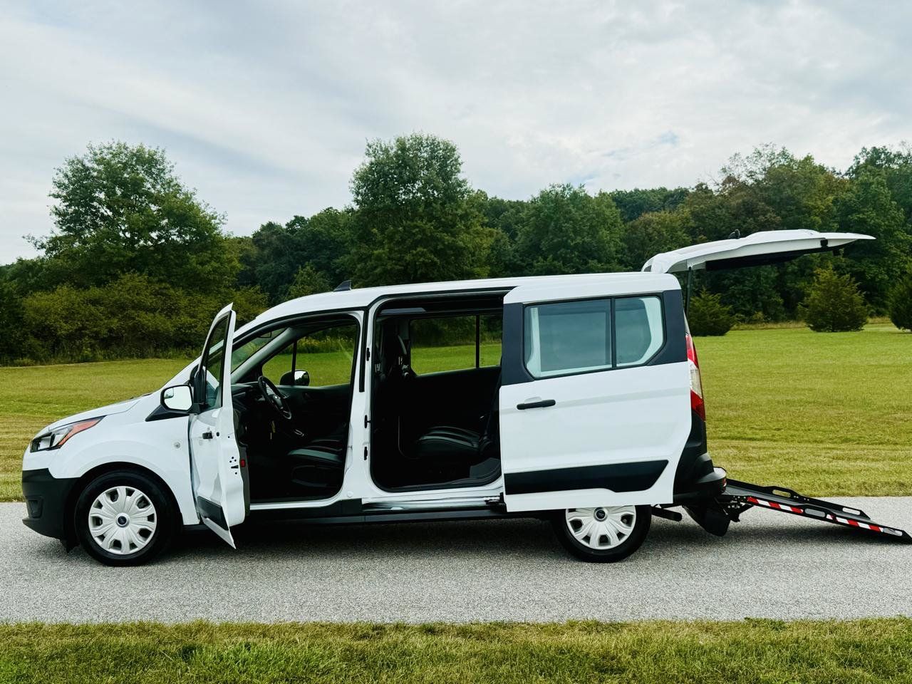 Used 2022 Ford Transit Connect XL FWD image 3