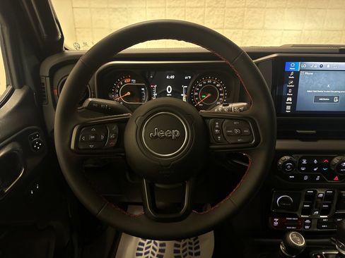 Used 2024 Jeep Wrangler Unlimited Rubicon w/ Convenience Group image 21