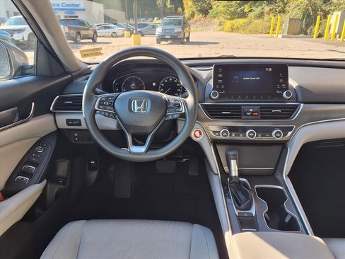 Used 2018 Honda Accord LX image 8