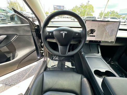 Used 2021 Tesla Model Y Long Range AWD/4WD image 22