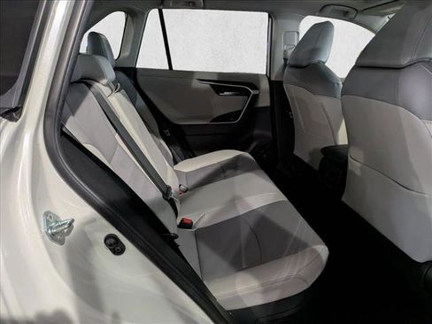 Used 2020 Toyota RAV4 Limited image 26