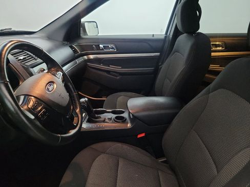 Used 2018 Ford Explorer XLT w/ Equipment Group 201A FWD image 17