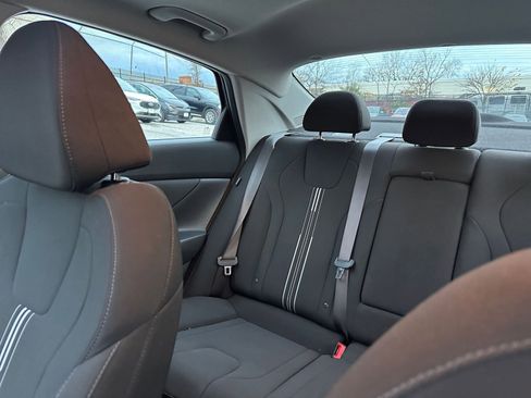 Used 2025 Hyundai Elantra SEL image 37