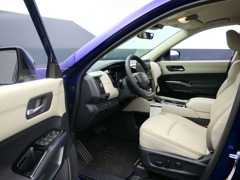 New 2026 Nissan Pathfinder SL AWD/4WD image 14
