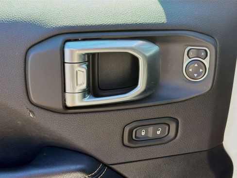 Used 2024 Jeep Wrangler Sahara image 23