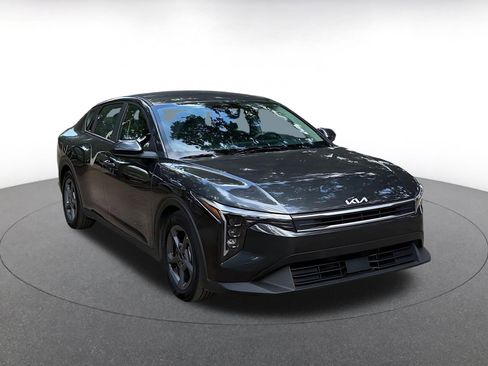 Used 2025 Kia K4 LXS image 1