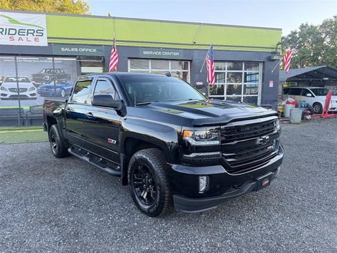 Used 2017 Chevrolet Silverado 1500 LTZ Z71 w/ LTZ Plus Package AWD/4WD image 3