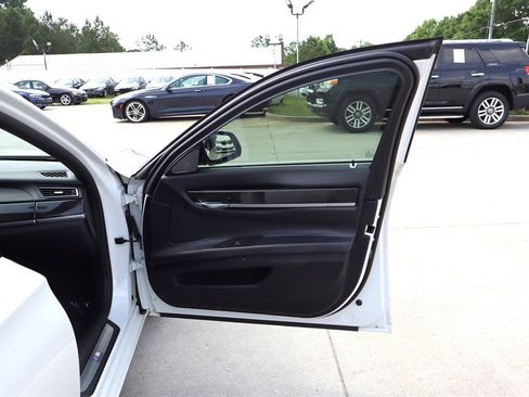 Used 2015 BMW 750Li xDrive AWD/4WD image 33