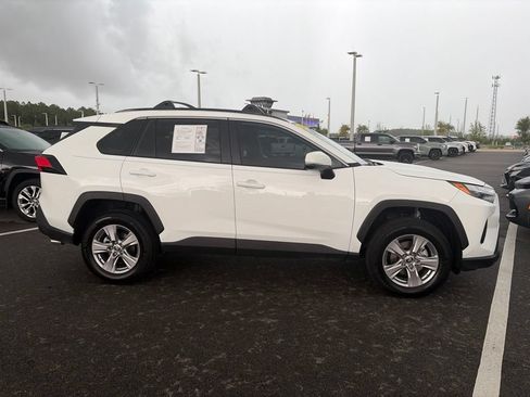 Used 2025 Toyota RAV4 XLE AWD/4WD image 2