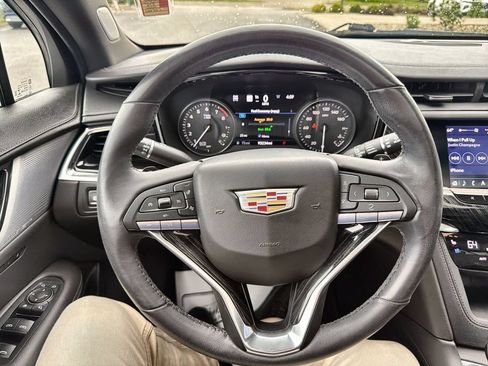 Used 2020 Cadillac XT6 Premium Luxury AWD/4WD image 11