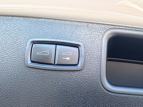 Used 2024 Porsche Macan Turbo image 28